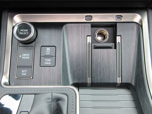 Used 2025 Lexus GX 550 w/ Accessory Package (Z1) image 48