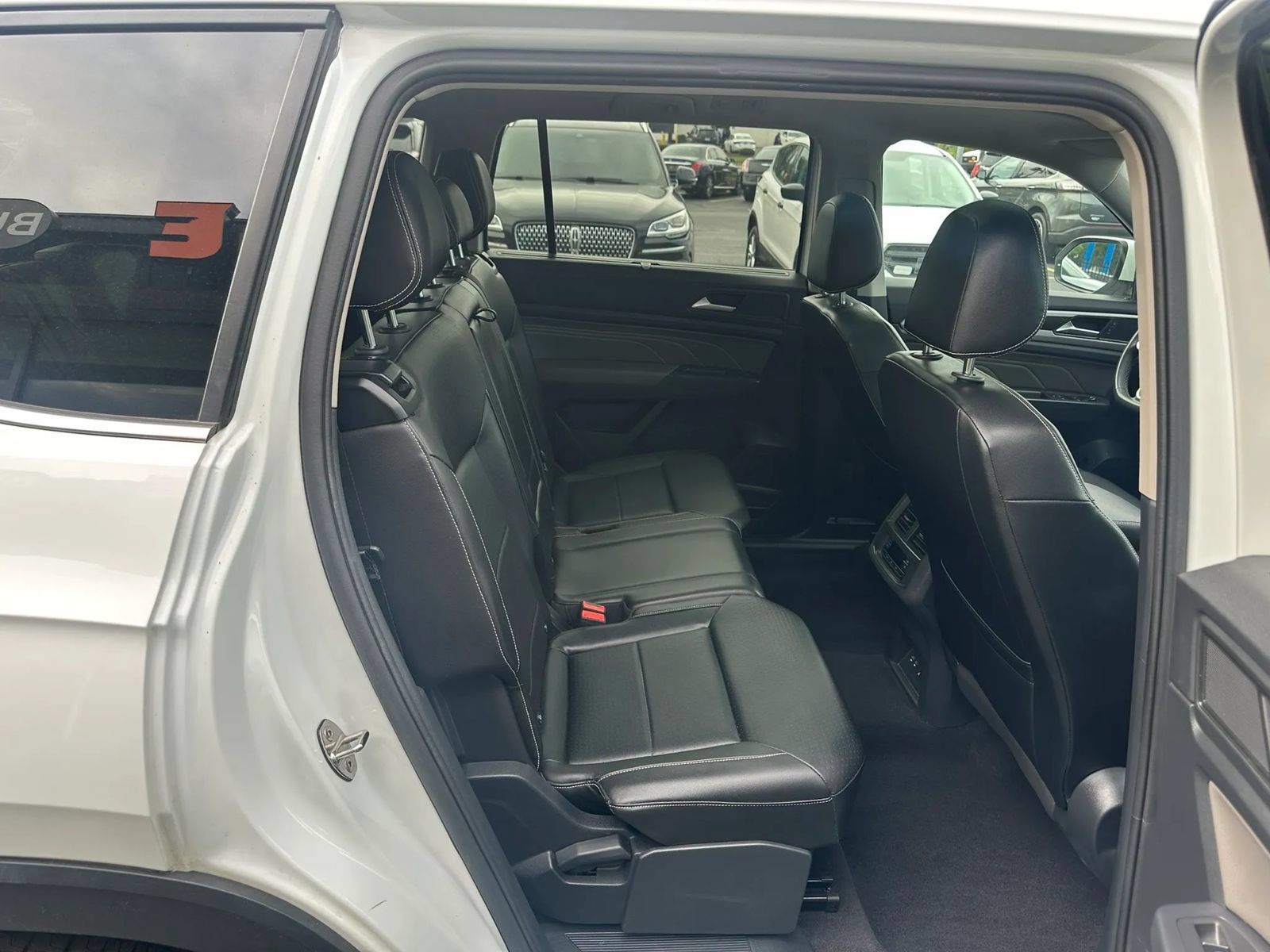Used 2021 Volkswagen Atlas SE w/ Panoramic Sunroof Package FWD image 17