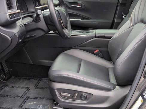 Certified 2023 Toyota Crown Limited image 13