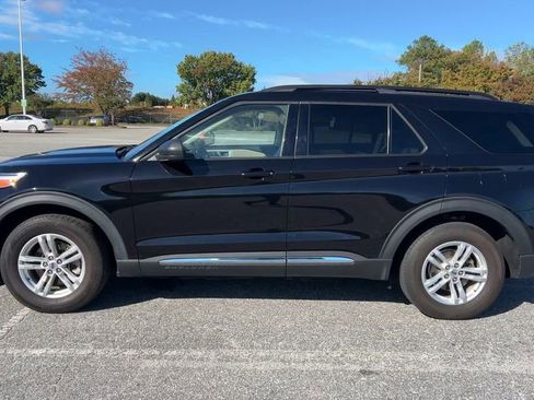 Used 2022 Ford Explorer XLT w/ Equipment Group 202A image 35