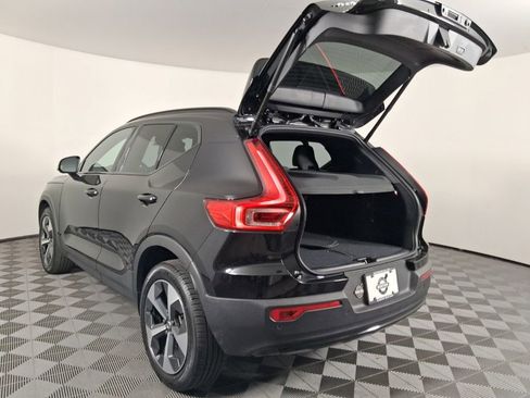 Used 2025 Volvo XC40 B5 Plus AWD/4WD image 15