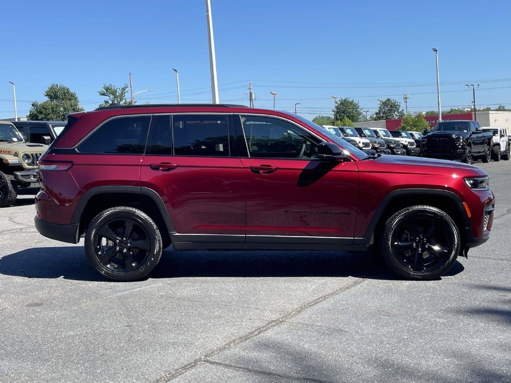New 2026 Jeep Grand Cherokee Limited w/ Limited Altitude Package AWD/4WD image 9