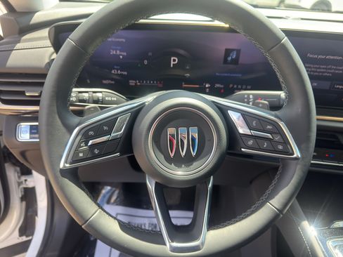 Used 2025 Buick Envision Avenir AWD/4WD image 19