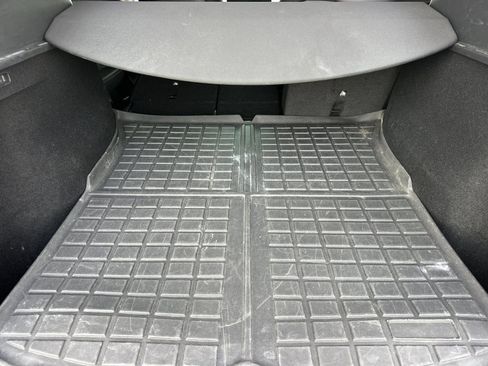 Used 2024 Tesla Model Y Performance image 17