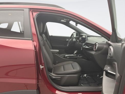 Used 2024 Chevrolet Trax RS w/ Driver Confidence Package FWD image 16