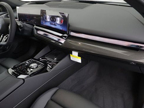 New 2026 BMW i5 eDrive40 w/ M Sport Package AWD/4WD image 21