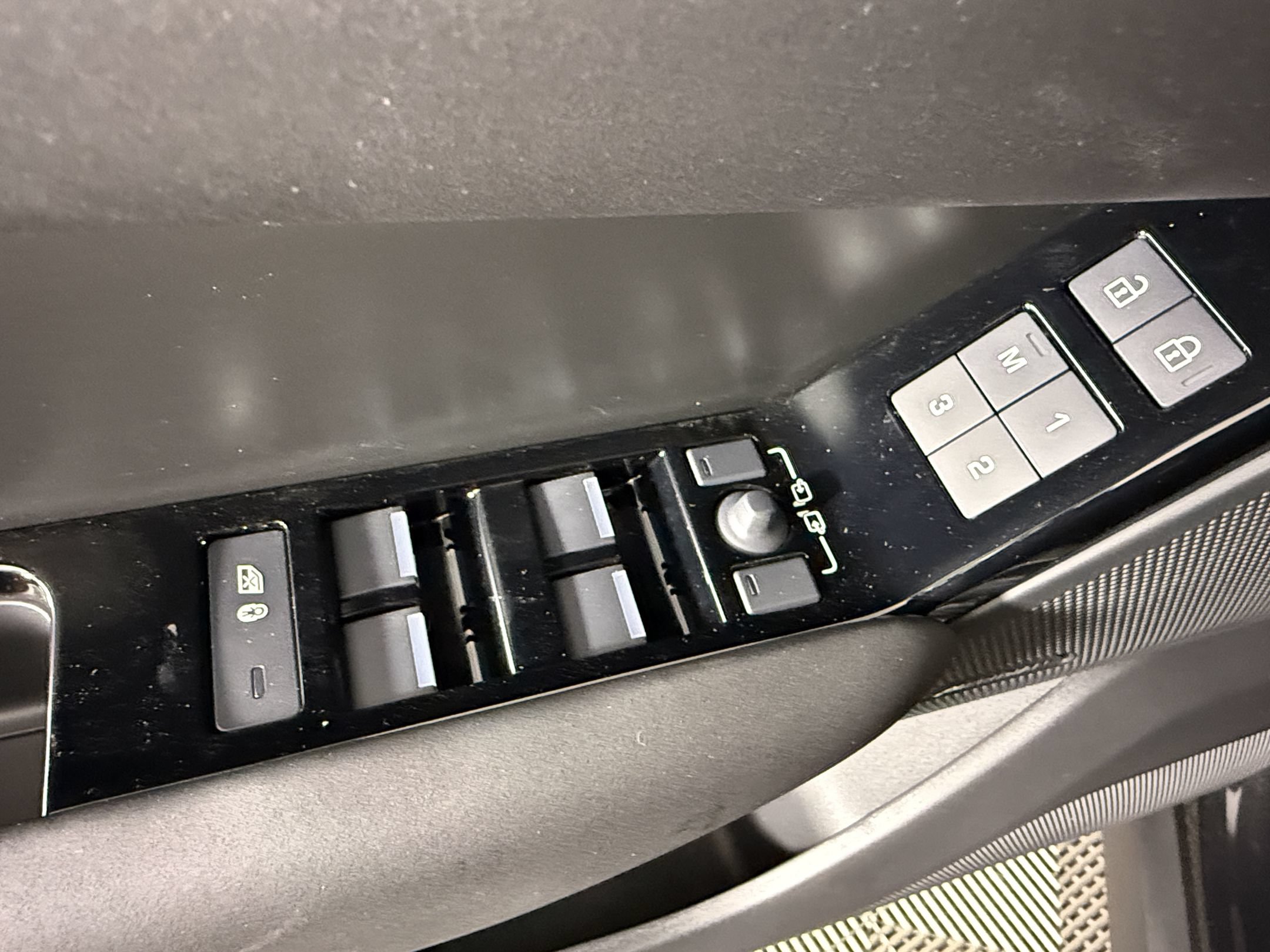 New 2026 Land Rover Range Rover Velar S AWD/4WD image 24