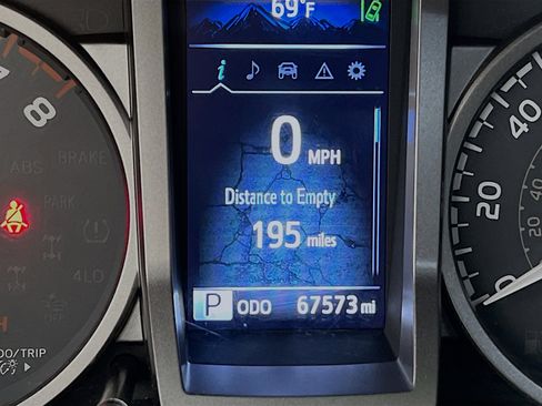 Used 2018 Toyota Tacoma SR5 image 21