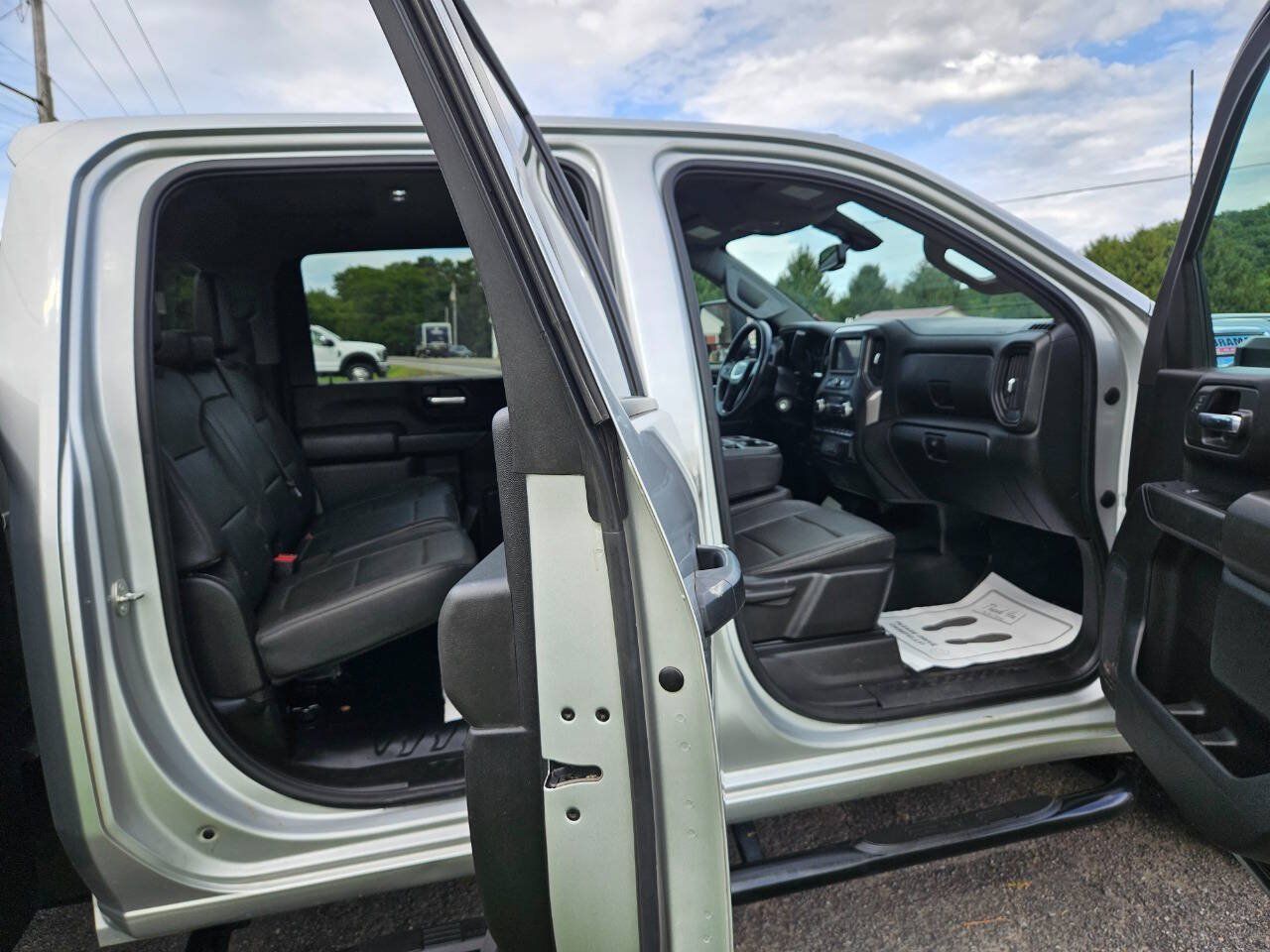 Used 2023 GMC Sierra 3500 Pro w/ Convenience Package AWD/4WD image 18