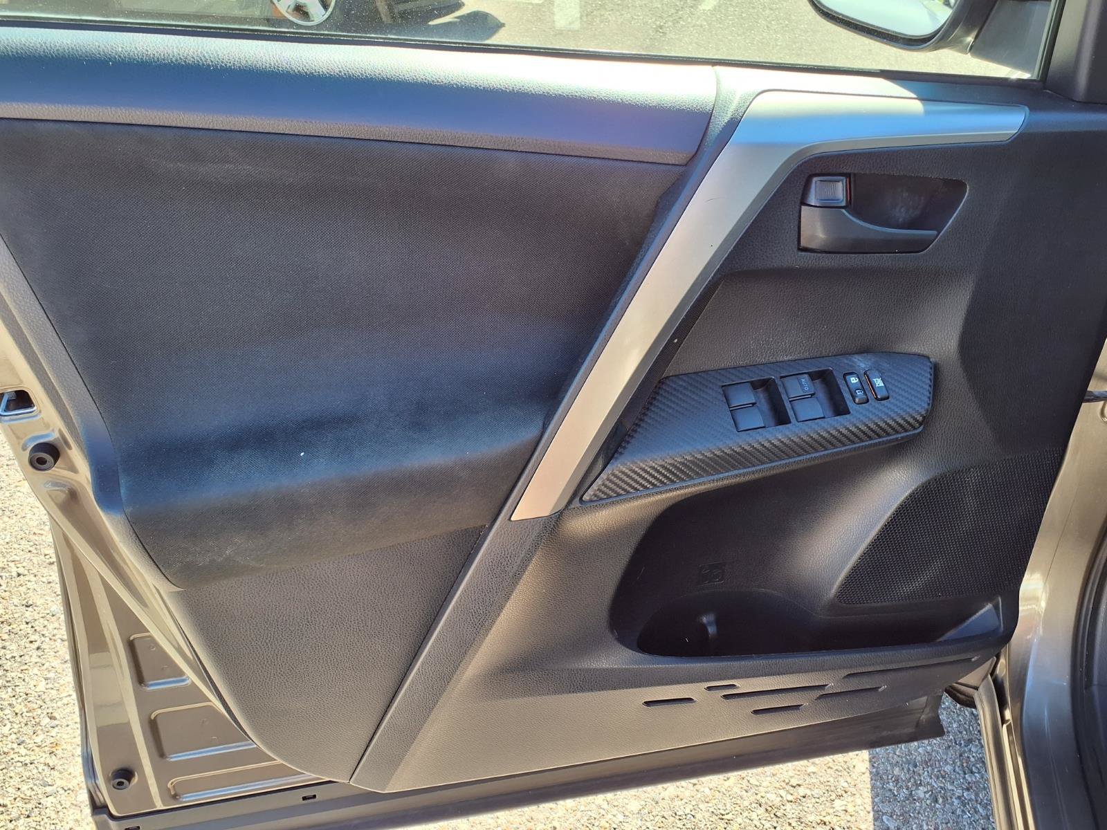 Used 2015 Toyota RAV4 LE AWD/4WD image 15