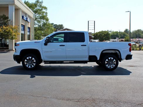 Used 2024 Chevrolet Silverado 2500 Custom w/ Custom Convenience Package image 9