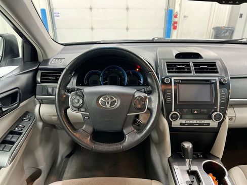Used 2012 Toyota Camry XLE w/ Leather Pkg FWD image 11