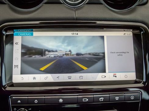 Used 2019 Jaguar XJ R-Sport image 23