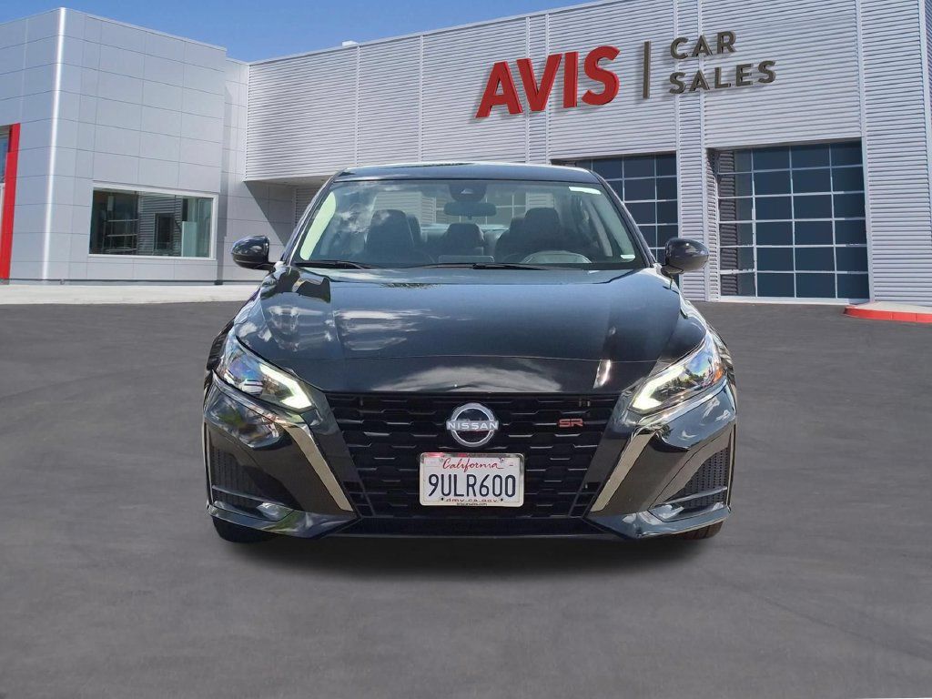 Used 2025 Nissan Altima 2.5 SR FWD image 2