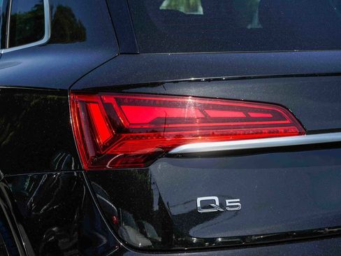 Used 2023 Audi Q5 2.0T Premium w/ Convenience Package image 9