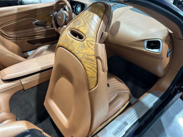 Used 2019 Aston Martin DB11 Volante RWD image 61