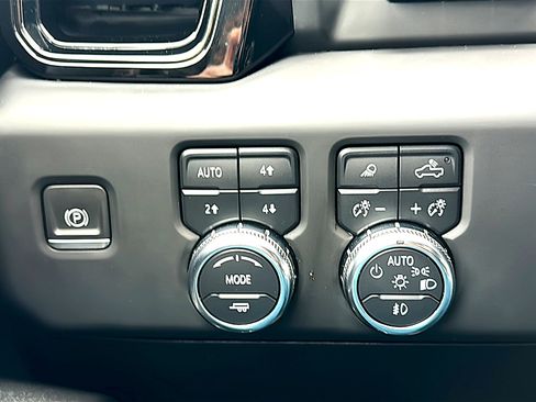 Used 2024 GMC Sierra 2500 AT4 w/ AT4 Premium Plus Package image 36