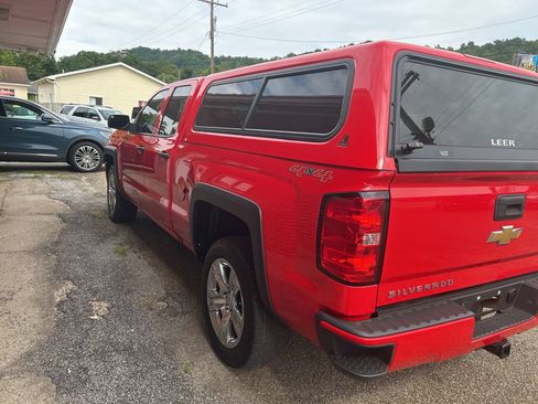 Used 2017 Chevrolet Silverado 1500 Custom w/ Custom Convenience Package AWD/4WD image 4