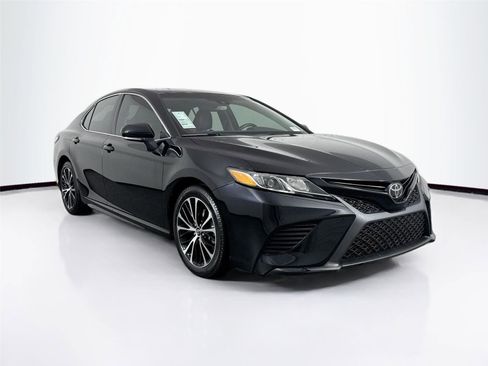 Used 2018 Toyota Camry SE w/ Convenience Package FWD image 9
