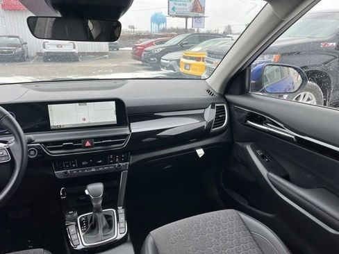Certified 2025 Kia Seltos S image 40