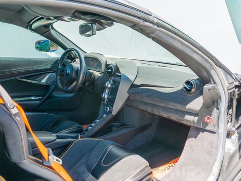 Used 2021 McLaren 720S Spider image 18