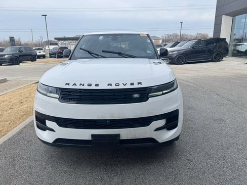 Used 2025 Land Rover Range Rover Sport SE image 2