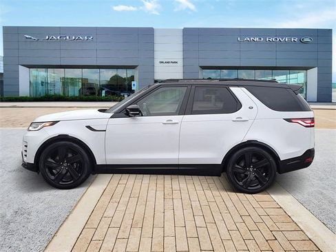 Used 2024 Land Rover Discovery Metropolitan Edition image 4