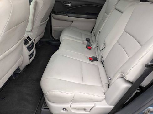Certified 2018 Honda Pilot Touring image 18
