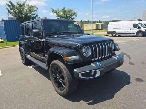 Used 2022 Jeep Wrangler Unlimited Sahara w/ Cold Weather Group AWD/4WD image 7