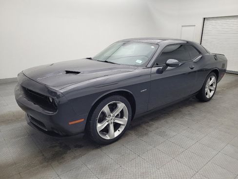 Used 2017 Dodge Challenger R/T image 2
