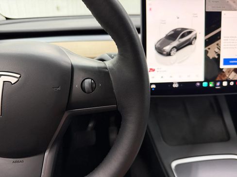 Used 2023 Tesla Model Y Long Range AWD/4WD image 29