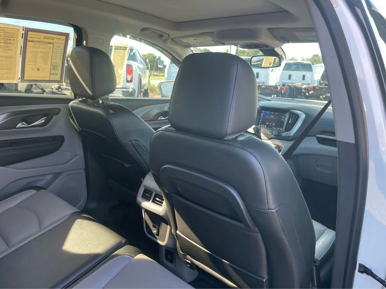Used 2024 GMC Terrain SLT w/ Tech Package FWD image 25