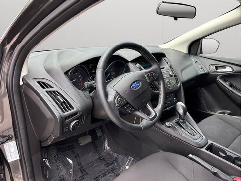 Used 2015 Ford Focus SE w/ SE Sport Package FWD image 6