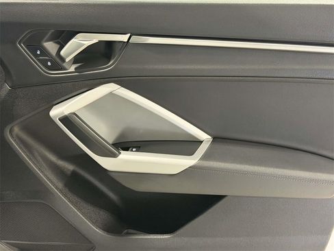 Used 2025 Audi Q3 2.0T Premium image 9