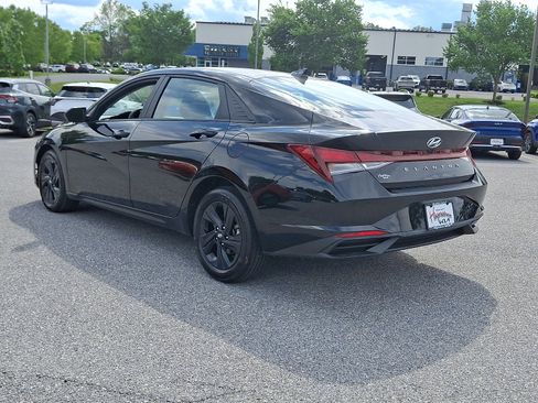 Used 2023 Hyundai Elantra SEL FWD image 4