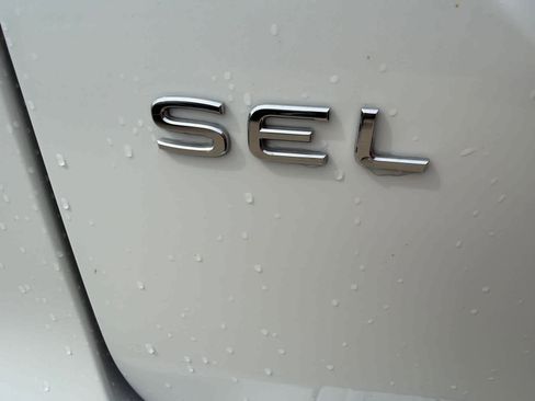 Used 2024 Volkswagen Atlas SEL Premium R-Line AWD/4WD image 6