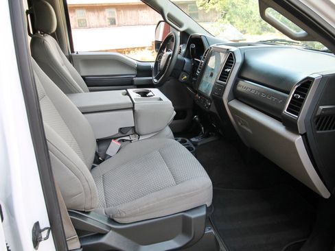 Used 2017 Ford F250 XLT AWD/4WD image 33