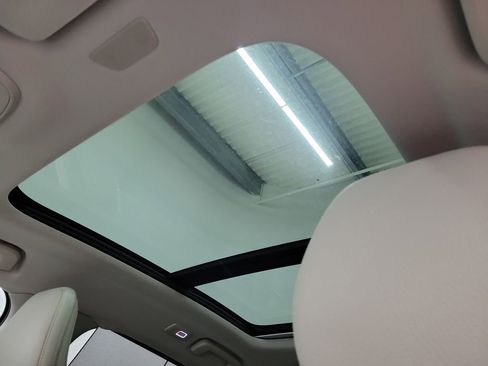 Used 2025 Volvo S90 B6 Plus image 19