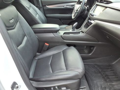 Used 2018 Cadillac XT5 Luxury w/ Driver Awareness Package AWD/4WD image 8