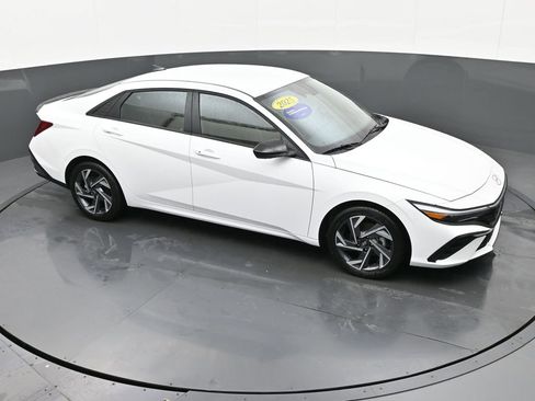 Certified 2025 Hyundai Elantra Sport image 27