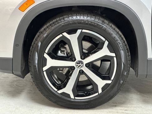 New 2026 Volkswagen Tiguan SE FWD image 24