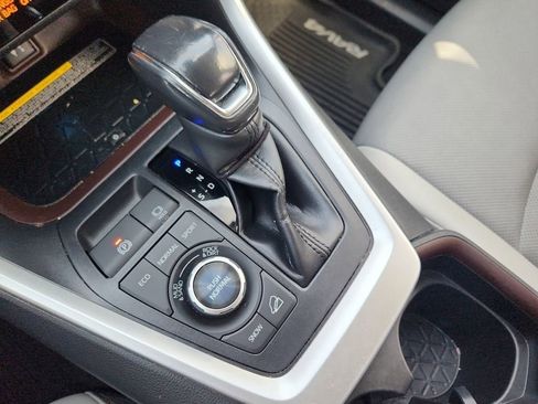 Used 2019 Toyota RAV4 Limited w/ Advanced Technology Package image 29