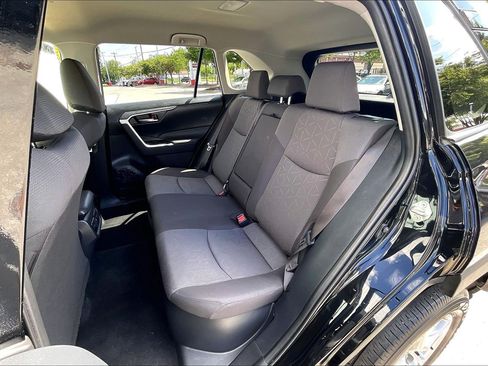 Used 2025 Toyota RAV4 XLE AWD/4WD image 30