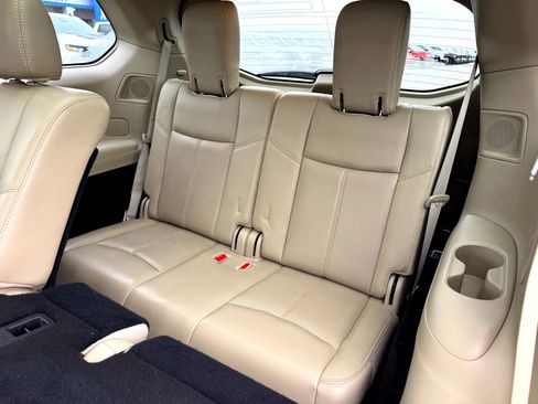 Used 2019 Nissan Pathfinder Platinum image 18