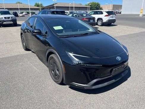 Used 2023 Toyota Prius LE FWD image 3