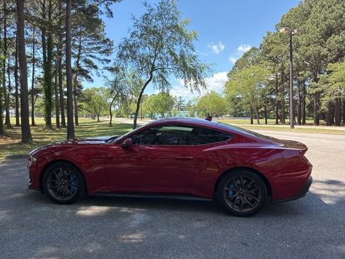 Used 2024 Ford Mustang GT Premium image 6