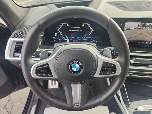 Certified 2024 BMW X7 xDrive40i w/ M Sport Package AWD/4WD image 18
