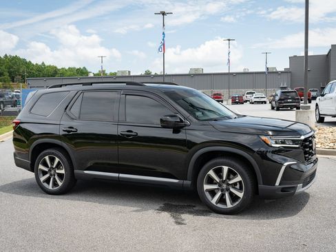 Used 2023 Honda Pilot Elite image 12
