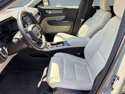 Certified 2023 Volvo XC40 B5 Ultimate w/ Protection Package Premier AWD/4WD image 5