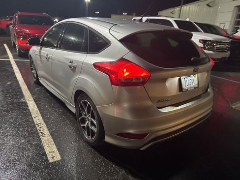 Used 2015 Ford Focus SE w/ SE Sport Package image 5